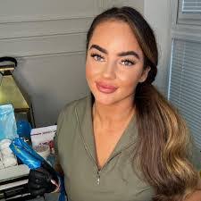 Megan Riley's Instagram, Twitter & Facebook