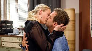 Und nils hält eine ganz besondere überraschung für desirée bereit: Bilder Bildergalerie Zur Folge 2717 Sturm Der Liebe Ard Das Erste