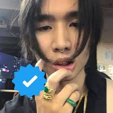 對我嚟講九龍城寨is overrated 啲對白好老套（要贏一齊贏嗰啲） 劉俊謙太型個look太現代冇嗰陣城寨污糟邋遢嘅除