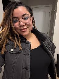 Lizette Anderson's Instagram, Twitter & Facebook