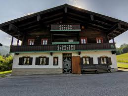 Attraktive eigentumswohnungen in reit im winkl in jeder preisklasse. Haus Zum Verkauf Tiroler Str 53 83242 Bayern Reit Im Winkl Mapio Net