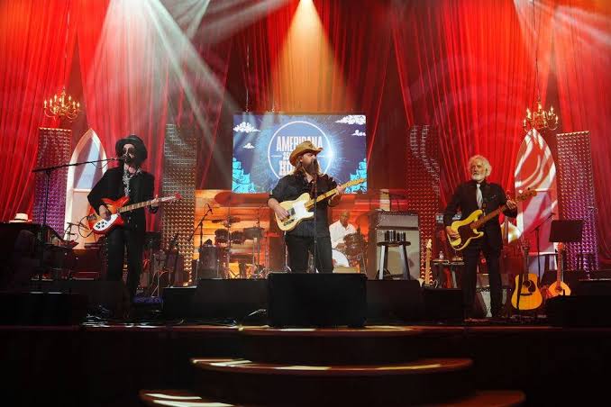 Tom Petty's original Heartbreakers look better than ever as they reunite for emotional performance for first time in over 20 years