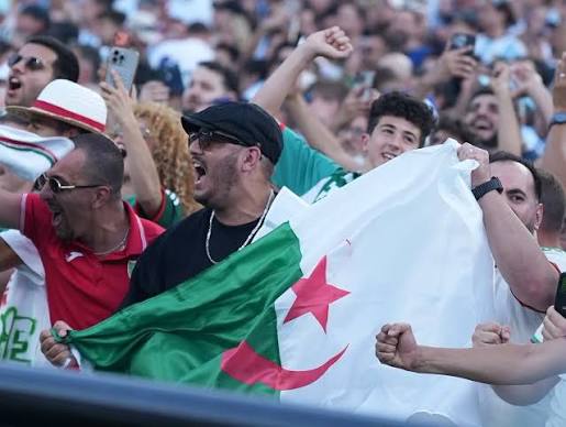 A Santa Clara, les supporters algériens mobilisés derrière les Verts avant  le rendez-vous face à la Jordanie | Radio Algérienne