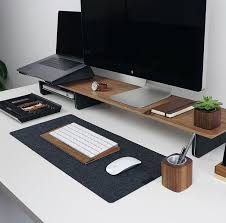 Macbook Pro And Apple Cinema Display Minimal Setup Nicolay T On Instagram Bureaux A Domicile Contemporains Deco Bureau Bureau A Domicile
