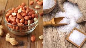 Tuyệt chiêu làm lạc rang muối đường bùi béo ăn với cơm nóng