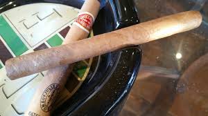 Die nr.1 ist das längste format der serie, einsteiger in den kubanischen zigarrengenuss . Romeo Y Julieta Cedros De Luxe No 1 Cigar Review The Very Best Cuban Cigars The Average Joe S Cigar Media