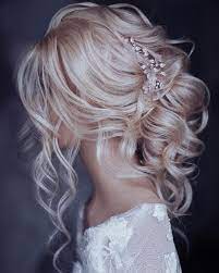 Curly Wedding Hairstyles From Playful To Chic In 2021 Diy Wedding Hair Trendy Wedding Hairstyles Cute Wedding Hairstyles