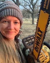 Lonnie Perdue's Instagram, Twitter & Facebook