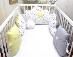 Je n'avais plus qu'à les coudre et les remplir légèrement de ouate d'oreiller. Tour De Lit Bebe 70cm Large Nuages Et Hiboux Gris Et Jaune Accessoires Bebe Par Petitlion