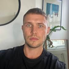 Aaron Echevarria's Instagram, Twitter & Facebook