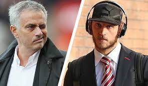 Wenn er sein training beendet hat, hat er oft über die mauer zu uns. Marko Arnautovic Bekam Von Jose Mourinho Eine Uhr Geschenkt