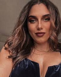 Want a chance to win a signed paperback of The Casella Sin? No problem,  just enter the giveaway