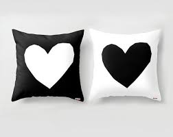 Black And White Couch Pillow Couvercle Decoratif Throw Pillow Noir Et Blanc Jet Par Thegretest 99 00 White Throw Pillows Decorative Throw Pillow Covers Throw Pillows