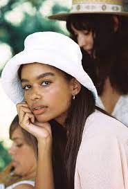 The terry cloth fabric is very reminiscent of '90s fashion and makes the hat super light and slouchy so it's easy to toss in a bag. Lack Of Color Damen Wave Lace Bucket Hat Weiss M L Amazon De Bekleidung