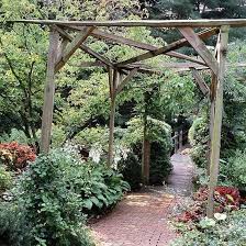 Pergola En Bois Brut Por Les Vignes Ou Les Autres Plantes Grimpantes Pergola Rustique Pergola Bois Pergola