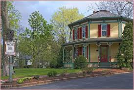 Octagon houses were a unique house style briefly popular in the 1850s in the united states and canada. The Octagon House San Francisco Holidayen