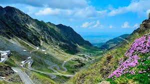 Transfagarasan este drumul printre muntii fagarasului, ce incepe din localitatea bascov, judetul arges si se termina in apropierea localitatii cartisoara, judetul sibiu. Circuit Transfagarasan Si Transalpina 2 Zile