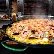 Tout Poisson Et Crustaces La Paella De La Mer Est Tres Facile A Faire Le Secret C Est Le Bouillon Voici Comment Paella Recette Paella Recettes De Cuisine