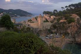 En habitat inmobiliaria ofrecemos promociones en toda españa con viviendas adaptadas a tus necesidades, como terraza, piscina o jardín privado. Mirador Dels Cards Tossa Things To Do In Girona