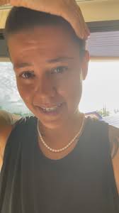 Me: just trying to work out, Her: full eye contact