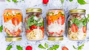 Salat im glas fuer eine woche erfahrungsbericht vorbereitungen information zubereitung richtig schichten. Meal Prep Tipps Und Rezepte Fur Eine Leckere Woche Just Spices