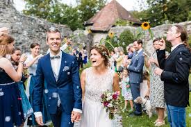 Gebrauchte kleidung in bregenz kaufen & verkaufen. Brautpaar Am Gebhardsberg In Bregenz Sommerhochzeit Hochzeit Hochzeitskleid Spitze