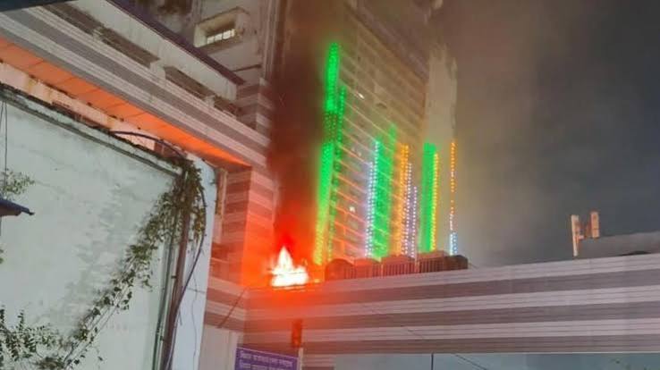 Fire Incident in Kolkata Airport | Fire breaks from old ATC building in Kolkata Airport dgtld - Anandabazar