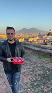 Andrea sannino positivo al coronavirus, il messaggio del cantante per i fan. Coloniali Sciu Sciu Home Facebook