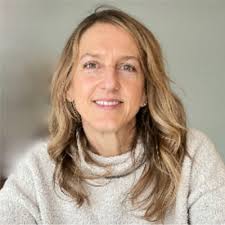 Just finished the course “Business Etiquette: Phone, Email, and Text” by  Suzanna Kaye!