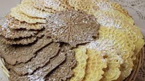 Ecco gli ingredienti e la ricetta per fare la vera pizza fritta napoletana con l'originale ripieno di ricotta e cicoli. Pizzelle Fritte La Ricetta Delle Pizzette Tipiche Dello Street Food Napoletano