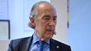 Luis Alberto de Cuenca llena Barbitania con su muestra que disfruta Juan  Manuel de Prada