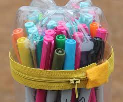 Masih gak nyangka lho yang kayak gini dibuat pake pensil doang. Cara Membuat Kotak Pensil Keren Dari Sebuah Botol Bekas