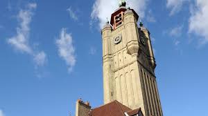 Die filmkomödie willkommen bei den sch'tis (bienvenue chez les ch'tis) aus dem jahr 2008 ist mit über 20 millionen kinobesuchern der bislang erfolgreichste französische film in frankreich. Ivres Dany Boon Et Kad Merad Y Jouaient Du Carillon Le Beffroi De Bienvenue Chez Les Ch Tis Attend Des Dons Pour Etre Renove Lci