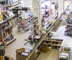 Pianeta capelli nasce nel 2011 per soddisfare le vostre esigenze di bellezza, distribuendo prodotti professionali dei più prestigiosi brand per capelli e cura del vostro corpo come kerastase, ghd, goldwell, wella.portiamo quindi nelle vostre case, gli stessi strumenti e prodotti professionali utilizzati da parrucchieri ed estetiste. Lorenzetto Negozio Di Prodotti Cosmetici E Tricologici A Ferrara