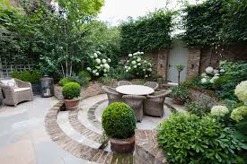 Image Result For Beautiful Hardscaping To Create An Outdoor Room In Small Space Smallgardens In 2020 Small Courtyard Gardens Small Garden Small Gardens