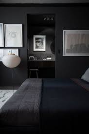 A vintage space with a black wall, a frame picture, some vintage items for decor and a plant to enliven the space. Pin Worthy Irodorco Sfgirlbybay Interiores Quartos Pretos Decoracao De Quarto