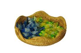 You can use it for serving food or as a general decoration tray. China Rattan Storage Tray Round Basket With Handle Hand Woven Rattan Tray Wicker Basket Bread Fruit Food Breakfast Display China Display Box And Display Stand Price