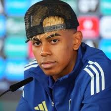 Schiedsrichter-Assistent Mike Pickel fordert bessere Bezahlung für  Schiedsrichter