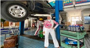 Bisnis bengkel mobil sederhana siapa sih yang tak mengenal usaha bengkel mobil? Perjalanan Kartini Modern Yang Sukses Jadi Kepala Bengkel Auto2000 Auto2000