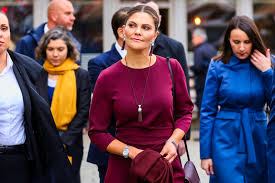 Prinzessin victoria trägt tracht am nationalfeiertag am schwedischen nationalfeiertag hat sich die königsfamilie herausgeputzt. Jubel News Aus Schweden Prinzessin Victoria Und Madeleine Endlich Wieder Versohnt