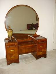 Mom Once Had A Vanity Like This I Need My Parent S Old Art Deco Furniture So Bad And Room To P Art Deco Bedroom Furniture Art Deco Dresser Art Deco Vanity