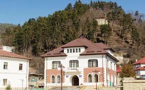 Comunicat primaria piatra neamt cu ocazia zilelor orasului lod din israel, oras infratit cu municipiul piatra neamt din anul 1994, primaria municipiului piatra neamt va transmite, in direct si in reluare, pe un ecran amplasat in zona unic, evenimentele si procesiunea religioasa care care se desfasoara in. Municipiul Piatra NeamÈ› Zilele OraÈ™ului Bani Pentru Onorarii È™i Premii