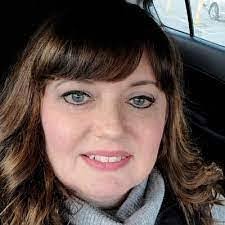 Shelly Mead's Instagram, Twitter & Facebook