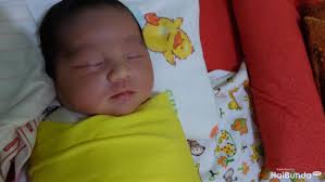 ) alat untuk membatik, untuk menampung lilin sementara sebagai alat batik tulis sebelum di gambarkan ke selembar kain Membedong Bikin Kaki Bayi Nggak Bengkok