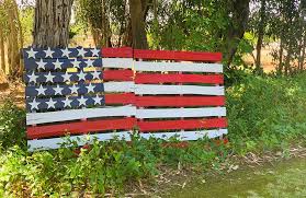 In this video i will show you how to make a wooden american flag using a pallet for wood! Pallet Project Idea American Flag Colorshot Paint