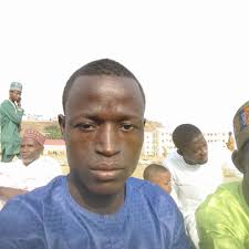 The more attached your eyes are to looking at the Qur'an‚ the more you'll  see it in your mind when it's not with you. May Allah give us the strength  to focus