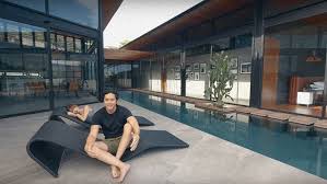 Former pinoy big brother housemate slater young and fashion vlogger kryz uy are now parents to a bouncing baby boy. 10 Filipino Celebrities Who Were Born Rich Born Rich Celebrities In The Philippines