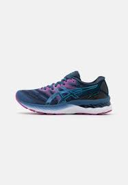 After the second world war, asics founder kihachiro onitsuka observed children wandering the streets barefoot, and decided to help the youth of his country. Asics Gel Nimbus 23 Chaussures De Running Neutres Grand Shark Digital Aqua Bleu Marine Zalando Fr