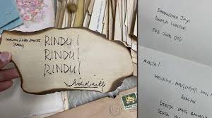 Contoh surat cinta untuk sahabat 6. Viral Anak Temukan Surat Cinta Ibunya Alasan Tak Menikah Meski Suami Telah Meninggal 21 Tahun Halaman All Serambi Indonesia