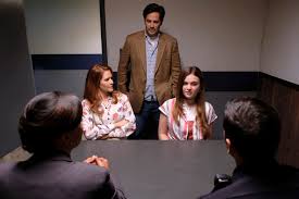 Cruel summer est une série peu conventionnelle qui se déroule sur trois étés dans les années 90, lorsqu'une adolescente belle et populaire disparaît et qu'une autre adolescente, timide et maladroite. Cruel Summer Season 1 Episode 3 Recap Off With A Bang